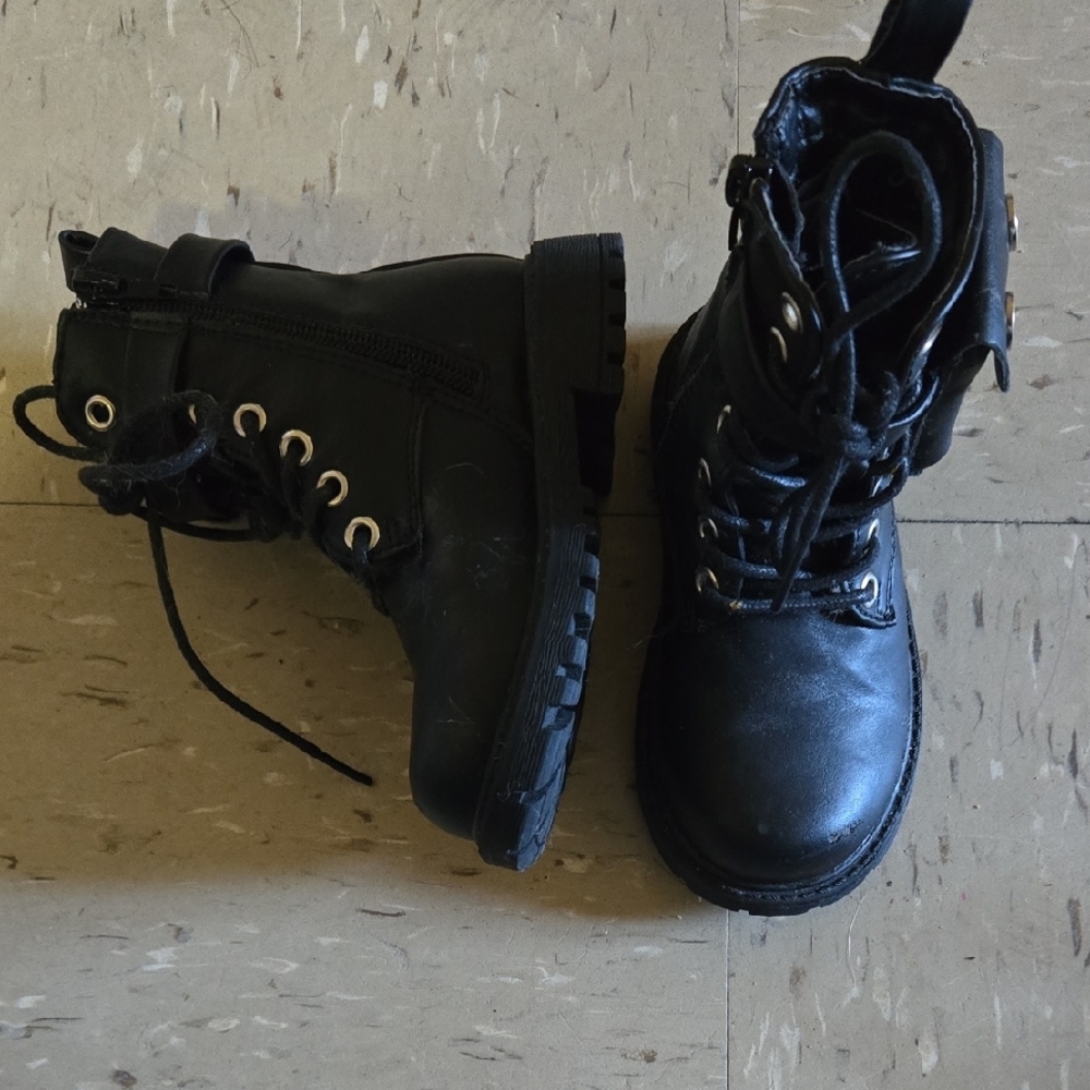 Black Leather Combat Boots with Lace-Up Design - Picture 2 of 6
